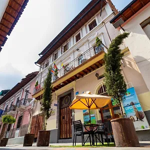 Hotel Friends & Rooftop - Historic Center & Museums, Quito